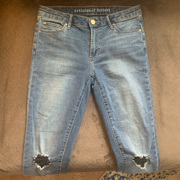 Cute Skinny Cut Jeans - Picture 2 of 6